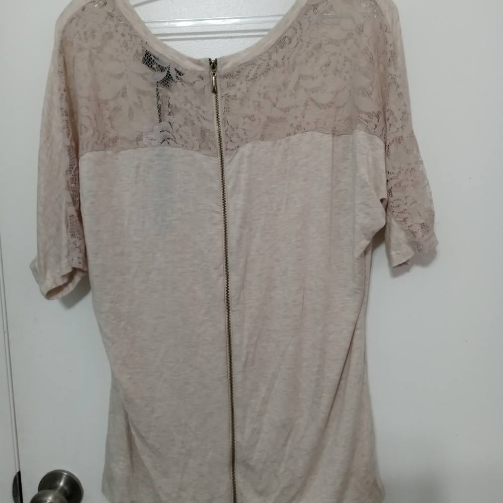 I Jeans By Buffalo Full Zip Back Floral Lace Shoulders Short Sleeve Beige Blouse